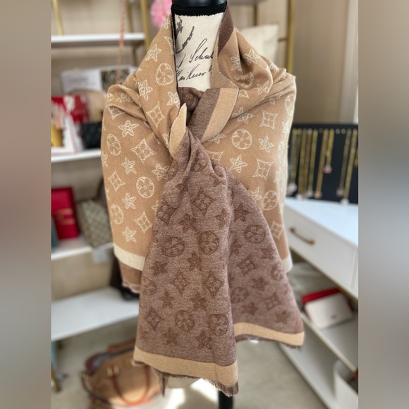Beautiful Scarf Wrap NWT - Picture 1 of 1
